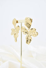 Load image into Gallery viewer, Golden Stainless Steel Orchid Earrings