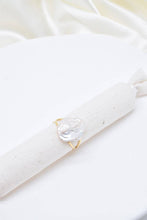 Load image into Gallery viewer, Gold Steel Oval Mother-Of-Pearl Ring