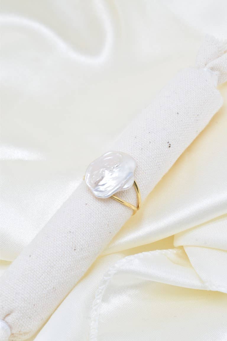 Gold Steel Oval Mother-Of-Pearl Ring