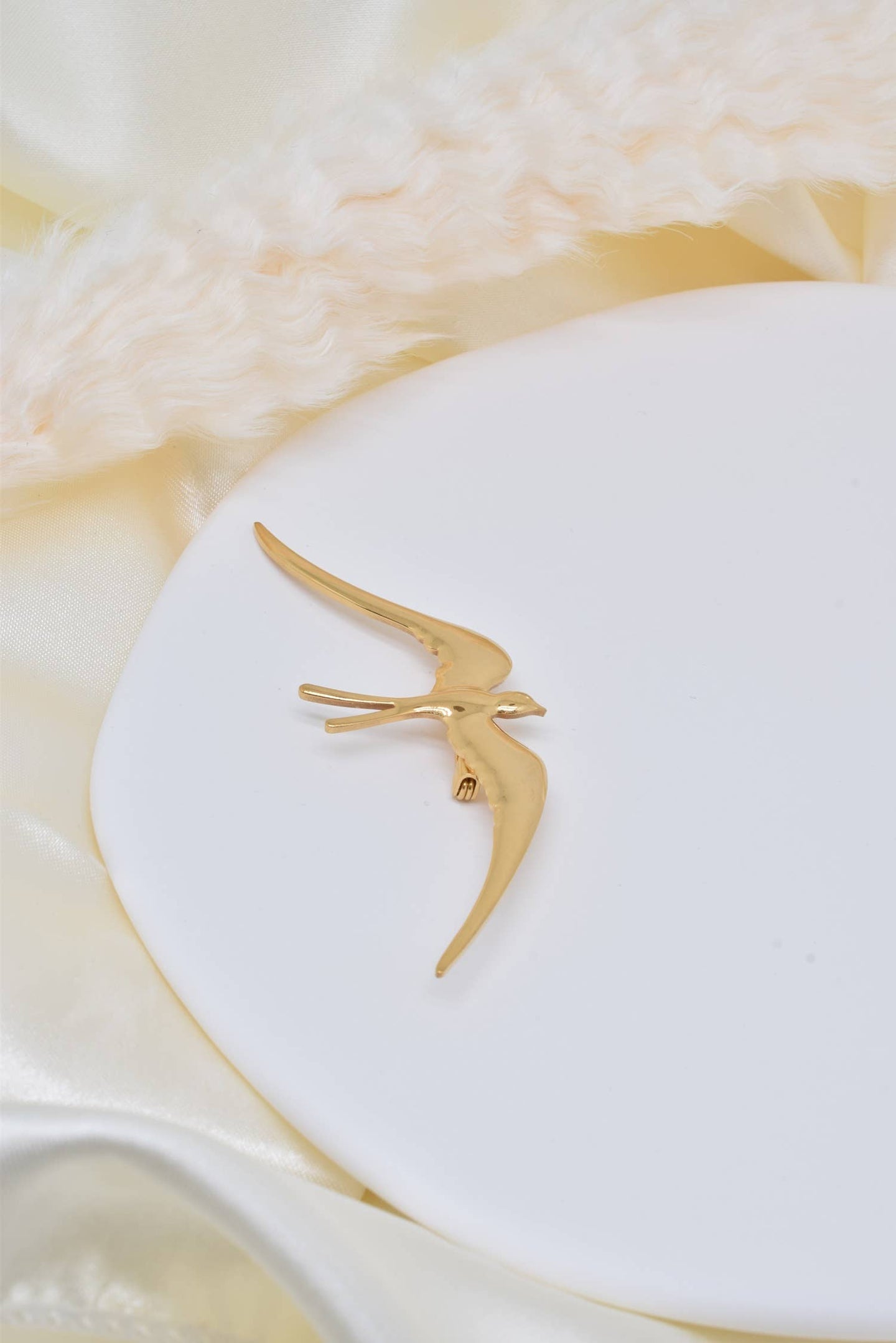 Steel swallow pin brooch - BH500022: Gold